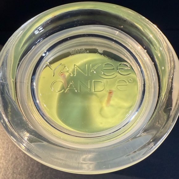 Yankee Candle Pineapple Cilantro 20oz - Picture 3 of 6